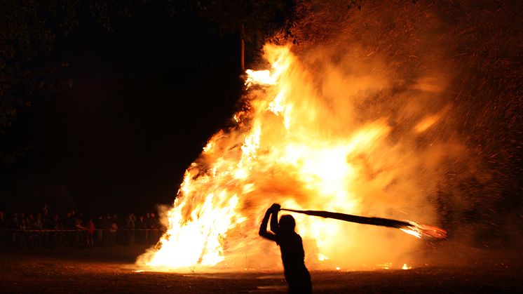 Påskebål i Harzen – flammesvinger i Bad Grund