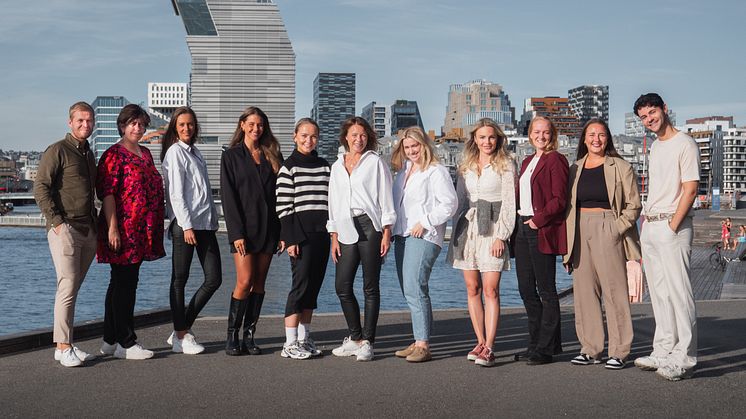 Bred faggruppe ser på forbedringer f.v. : Jonas Østnes, Mona Solvoll, Audrey Delaporte Pedersen, Ida Tabak, Karoline Smådal, Kristin Brimi, Kristiane Aataigen, Carina Elise Godou, Amanda Schjøtt, Olga Stautsberg, Gisle A. Gjevestad Agledahl.