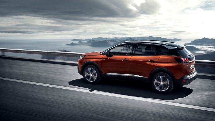 Första bilderna på Peugeots nya SUV 3008