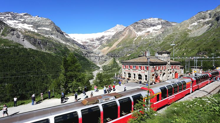 Bernina Express auf der Alp Grüm