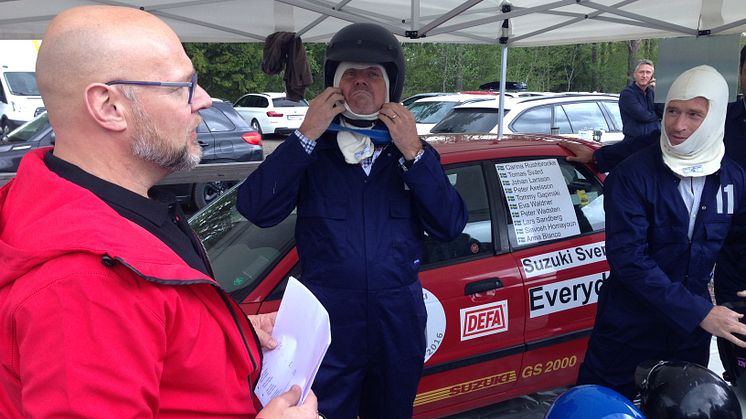 Suzukiåterförsäljarna gör sig redo för racet på rallycrossbanan - flest varv på 100 minuter!