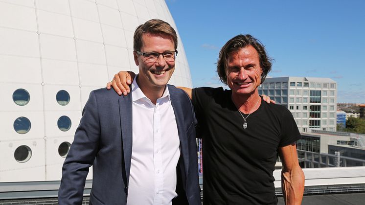 Petter Stordalen tillsammans med Lärande i Sveriges ägare Jan Vikström, som ligger bakom utbildningen. Bild: Lärande i Sverige