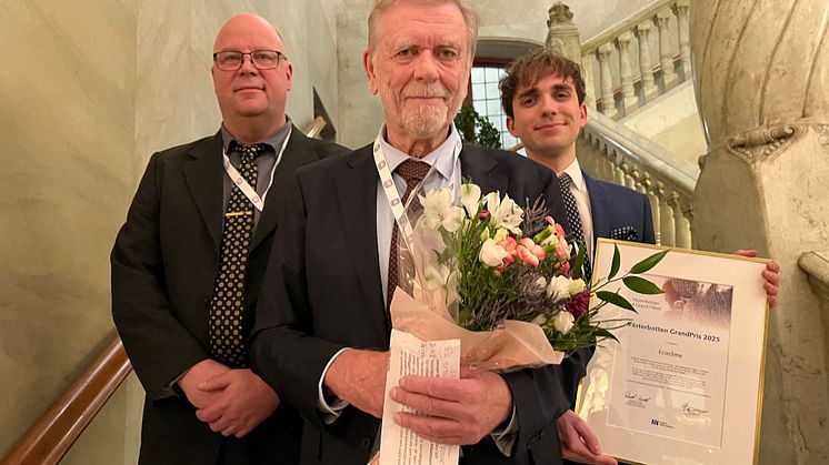 Anders Mikaelsson, Lennart Olofsson och Jakob Skarin, Ecoclime, tog emot Västerbotten GrandPris 2025. Foto: pressbild