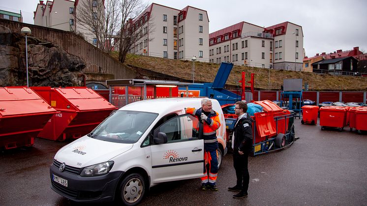Lars Yngve Eliasson tillsammans med Mattias Carlberg vid Campus Lindholmens mikroterminal