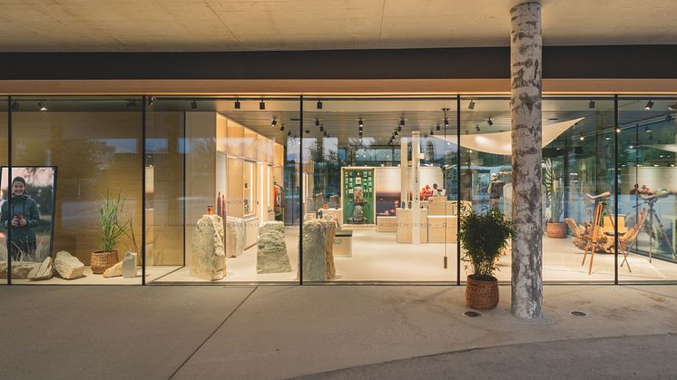 SWAROVSKI OPTIK har öppnat sin allra första butik i Swarovski Kristallwelten i Wattens i Österrike