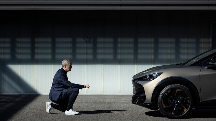 CUPRAs Design Director Jorge Diez og CUPRA Tavascan