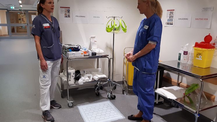 Malin Ackefors, verksamhetschef Internmedicin & Infektion och Yvonne Haglund Åkerlind, vd