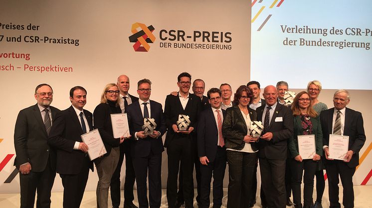 Overrækkelsen af CSR prisen til GROHE CEO, Michael Rauterkus i Berlin d. 24 januar 2017