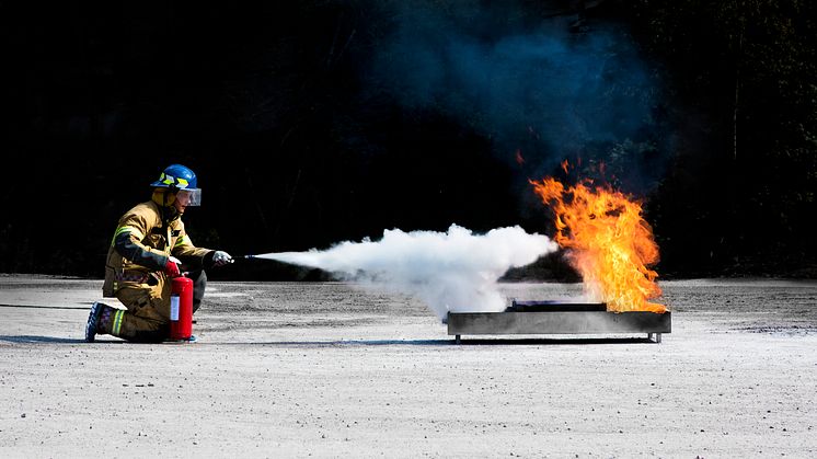 E-læring fra Trainor og slokkeøvelse på en av Firesafes mange lokasjoner, gir effektiv og fleksibel gjennomføring av varme arbeider-sertifiseringen. Foto: Firesafe