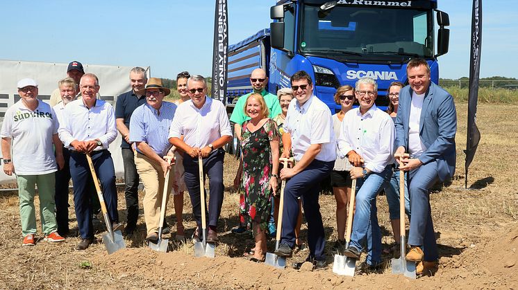 Gemeinsamer Spatenstich für Scania Mannheim/Plankstadt, die künftige Scania Niederlassung in der Brauereistraße im Plankstadter Gewerbegebiet. 