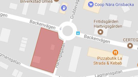 Fastigheten Kattfoten 6 ligger intill cirkulationsplatsen Backenvägen/Hartvigsgatan vid Coop och Mekonomen.