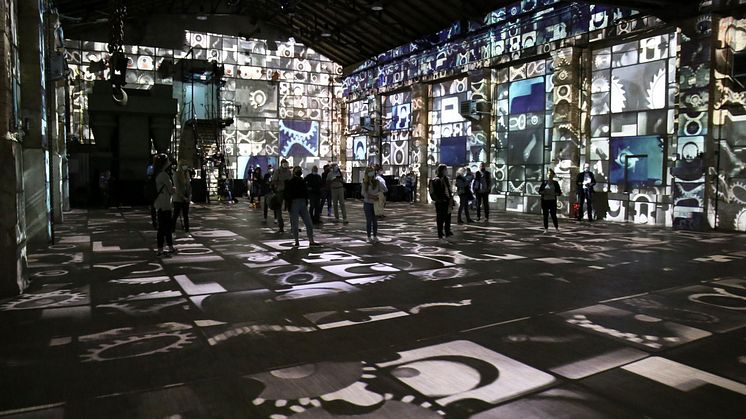 Kunstkraftwerk Leipzig - Blick in die Ausstellung "Boomtown"
