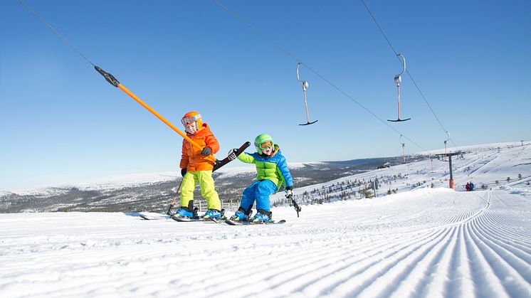 Kids skiing