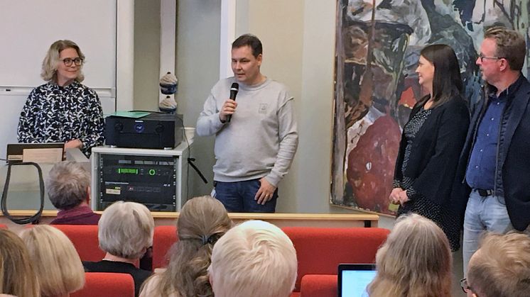 Forskare med digitalisering i fokus: Ulrika Lundh Snis, Thomas Winman och Martin Gellerstedt. På bilden syns också moderator Maria Derner (näst längst till höger).