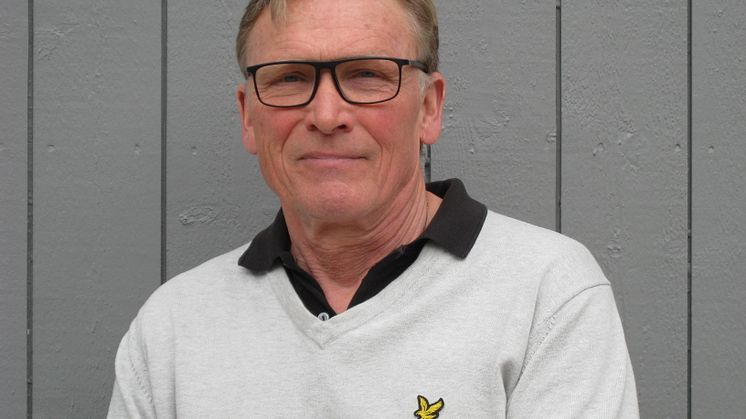 Sten Jeansson har skrivit "Mitt hjärta" som är en gripande berättelse om sjukdom, kampen för att få vård och den gränslösa kärleken till sin hustru.