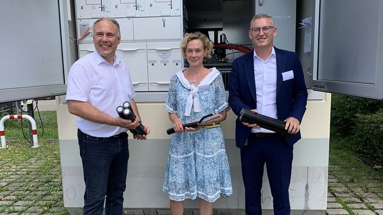 Die Bayernwerk Netz hat am 17.07.2023 den Netzausbau in der Region Kolbermoor vorgestellt. Von links: Leiter Betrieb Umspannwerke Thomas Kotarski, Leiterin Kommunalmanagement Oberbayern Silke Mall, Leiter Kundencenter Kolbermoor Gazmend Kryeziu.