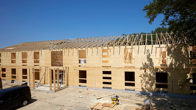 Profile har samarbejdet med Lundbæk & Hansens ingeniør om beregninger og fastgørelser, mens Bygma Hillerød har leveret CLT og øvrige materialer. 