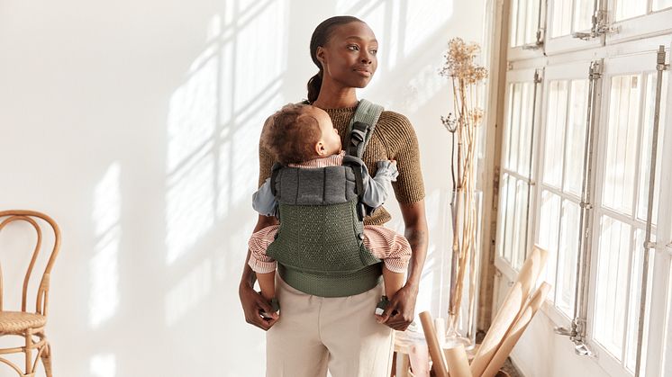 088047-baby-carrier-harmony- dark-green-3d-mesh-lookbook- babybjorn-12