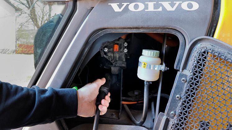 Laddning av Volvo L25 Electric på Michaelssons Lantbruk