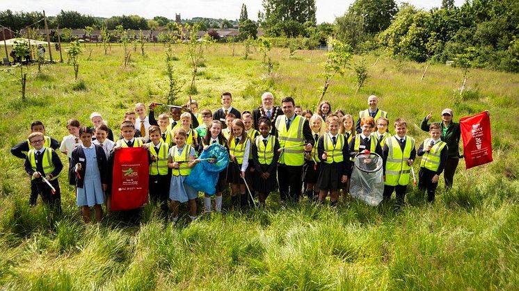 ​Mayor answers ‘green’ call by Radcliffe primary pupils