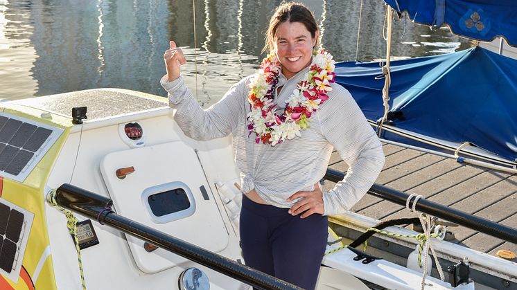 Hi-res image - Lia Ditton arrives at Waikiki Yacht Club, Hawaii