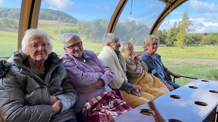 Die Bewohnerinnen Hannelore Nölker, Edith Schmidt, Elfriede Stück und Martha Löffler sowie Mitarbeiterin Elke Döll (von links) (Fotograf: Patrick Otto).