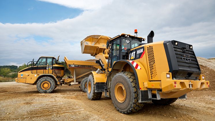 Cat 966M XE hybridhjullastare i arbete