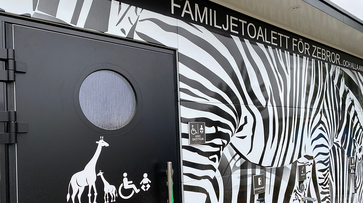 Familjetoalett djungellekplats