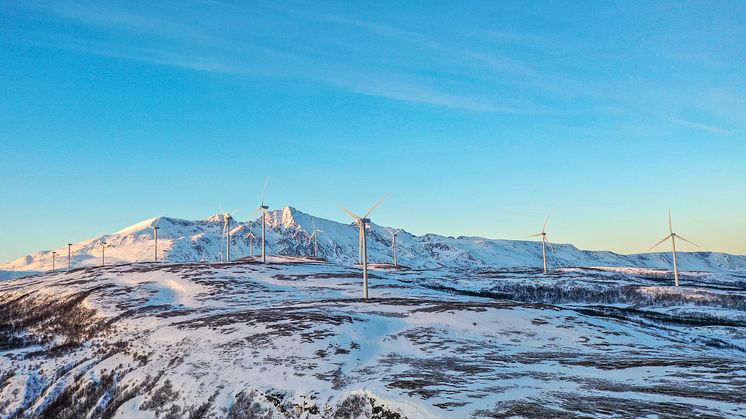 Bilde fra Fakken vindkraftpark på Vannøya i Troms, som eies av Troms Kraft. Foto: Frank Rune Isaksen i Frikant Mediedesign. 