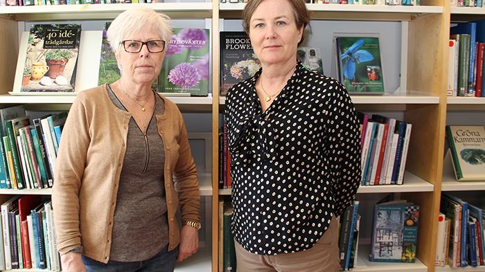 Distriktssköterskorna ​Ingrid Eriksson (t v) och Liselott Österman tycker att biblioteket är en bra plats för samtalsgruppen. Det är viktigt för gruppdeltagarna att komma bort från vårdmiljön.