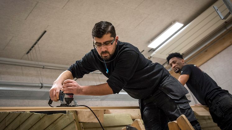 Sifeldin Almoustafa hæfter tagbelægning