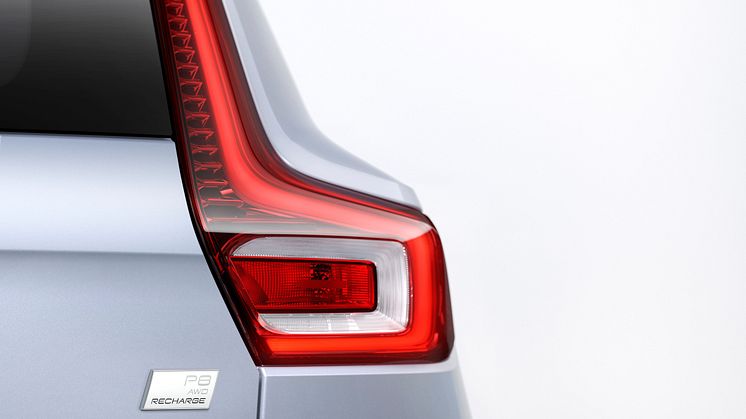 Volvo XC40 Recharge P8 AWD i Glacier Silver