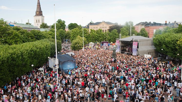 Det blir en musik- och sommarfest när RIX FM Festival kommer till Stora torget i Karlstad.