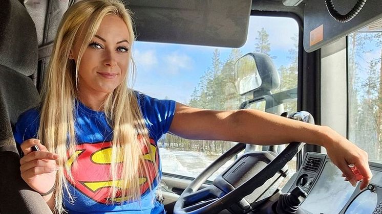 Angelica Larsson, Youtuber och Influencer inom trucking- och maskinindustrin, gästar Trailer Magazines monter under Elmia Lastbil.
