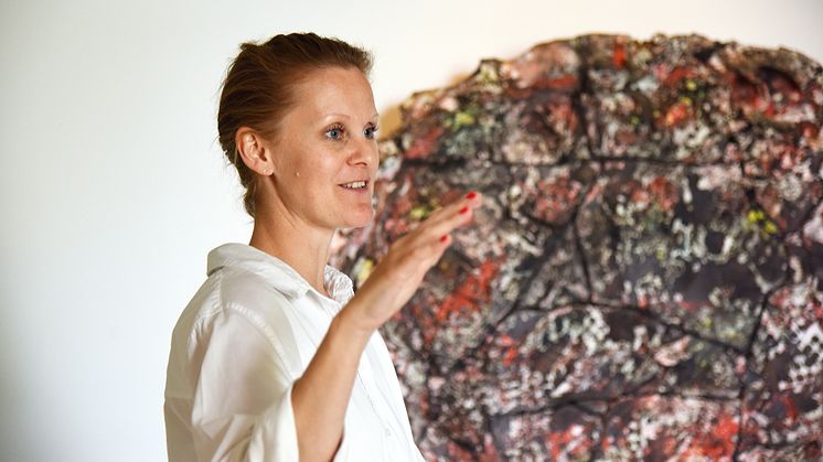 Randi Grov Berger presents Paradise II (Fractured) by Pekka Paikkari during a guided tour.