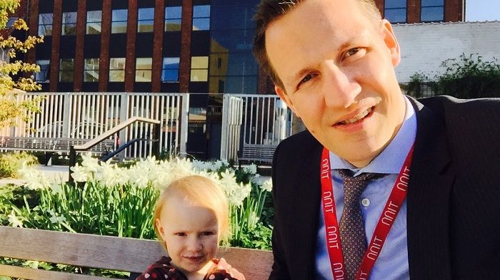 Kasper S. Andersen lives in Utterslev (Greater Copenhagen, DK), a stone’s throw from the NNIT HQ. He is 42, lives with Hannah and is the father of three girls aged 3, 7 and 10. Home life is hectic, which suits Kasper as he enjoys a busy atmosphere.