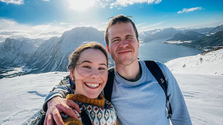 "How to Norway" med Dag Tolstoy og Katarina Moneta er en serie med YouTube-videoer som til nå ser sett over fire millioner ganger. Foto: Katarina Moneta, Snakk Kommunikasjon.