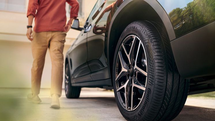 Continental_UltraContact_Car_4.jpg