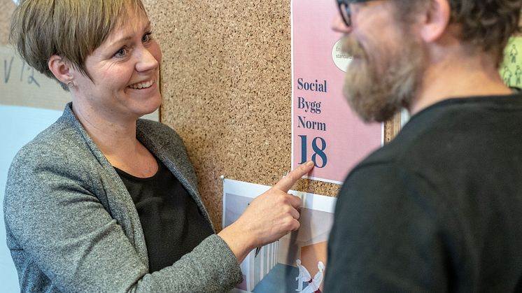 Hanna Börjesson och Carl Liljeblad i arbetet med SBN18