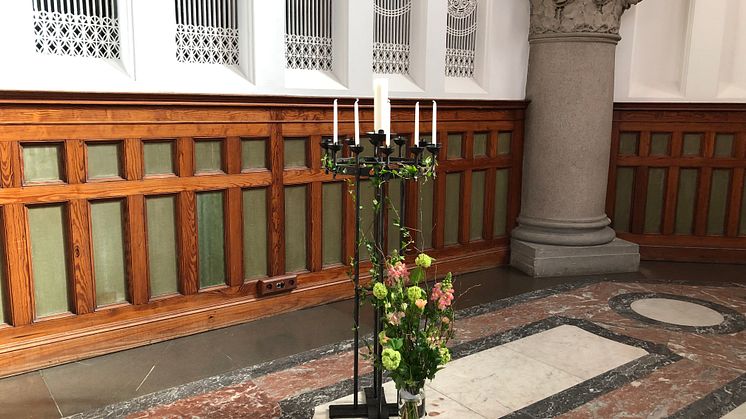 Ljusbäraren i S:t Johannes kyrka. Foto: Karin Rosvall