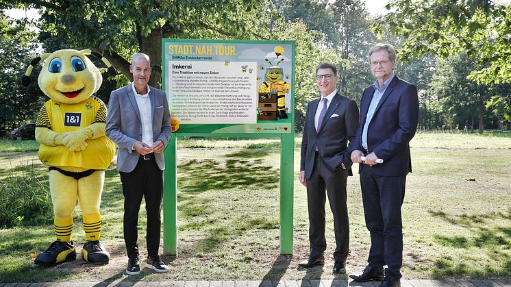 Freuen sich über den Projektfortschritt (v.l.): Carsten Cramer, Geschäftsführer BVB, Ulrich Leitermann, Vorstandsvorsitzender SIGNAL IDUNA, Ludger Wilde, Umweltdezernent der Stadt Dortmund. Foto: SIGNAL IDUNA