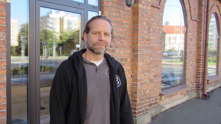 Bosses Färg investerar lokalt