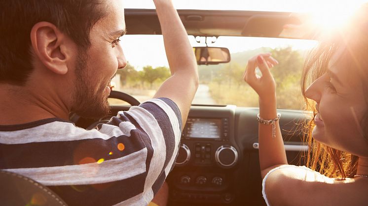 THEME_PEOPLE_FRIENDS_COUPLE_CAR_DRIVING_CONVERTIBLE-shutterstock-portfolio_229736875_Universal_Within usage period_79847