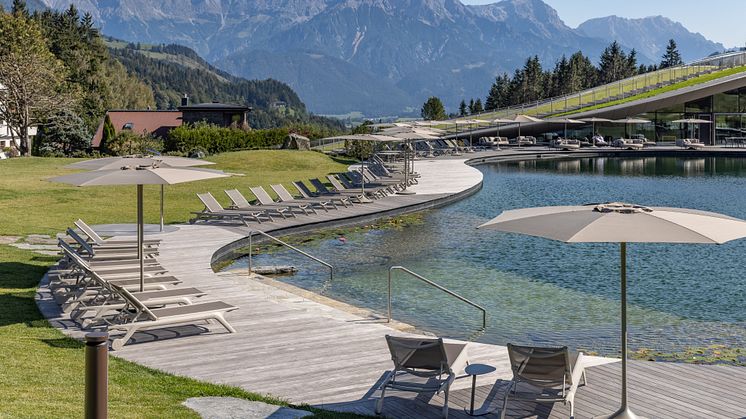 Wellness Terrasse mit Holz: „ATMOSPHERE by Krallerhof