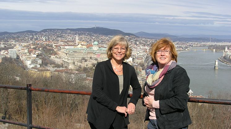 Ingrid Carlberg och Katalin Garam - ciceroner på resan Budapest - i Raoul Wallenbergs fotspår