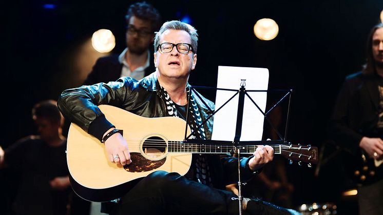 Viasat gratulerar sina kunder på födelsedagen med hjälp av Mauro Scocco