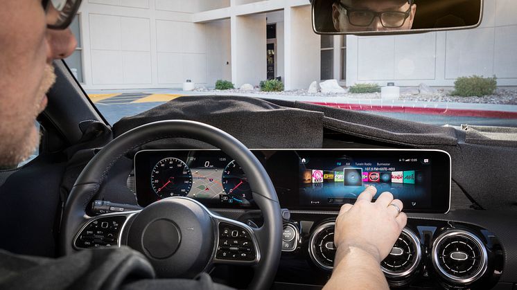 Mercedes-Benz præsenterer nyt infotainmentsystem med kunstig intelligens