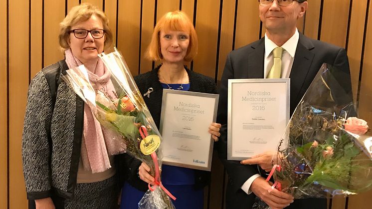 Elizabeth Bergsten Nordström överlämnade det prestigefyllda priset till pristagarna avseende bröstcancerforskning.
