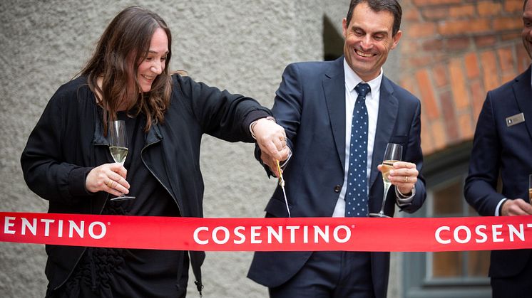 Monica Förster och Cosentinos Europachef Pedro Parra inviger Cosentino City Stockholm