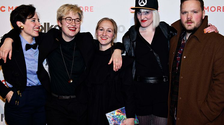 Holdet bag vinderen af Shortlist Prisen "Lulus første gang". Instruktør: Tone Ottilie, nr. 2 fra venstre.